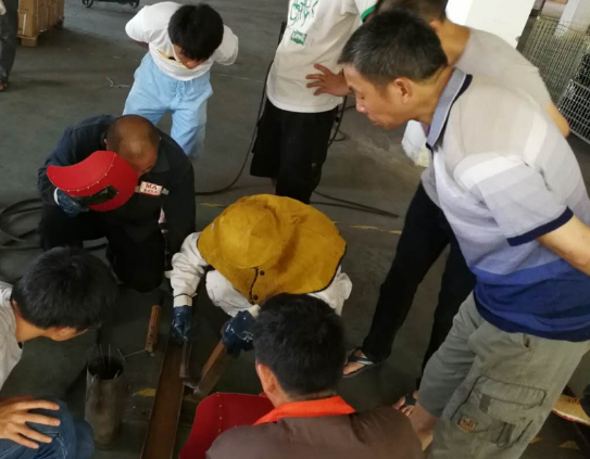 诸暨昂科弹簧厂焊工实操培训现场